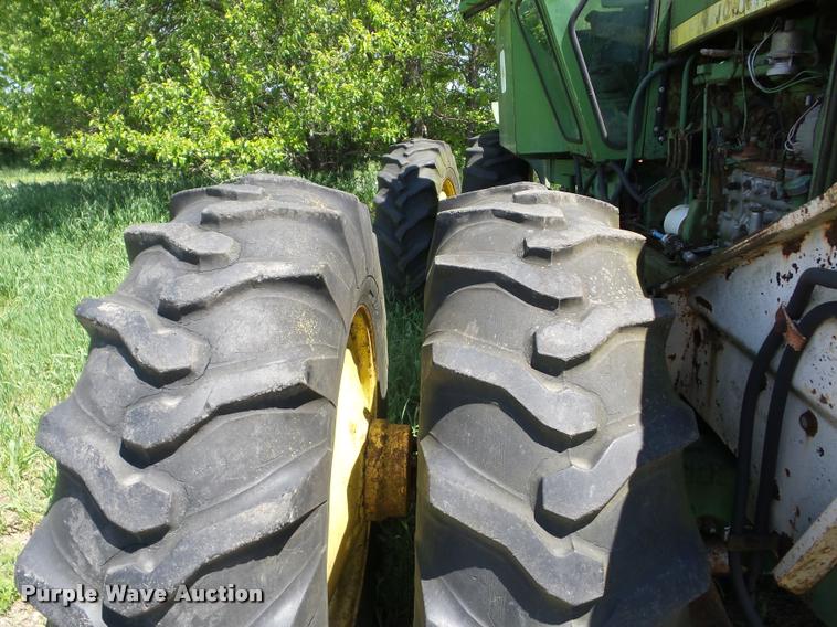 image for item DP9486 1974 John Deere 7520 tractor