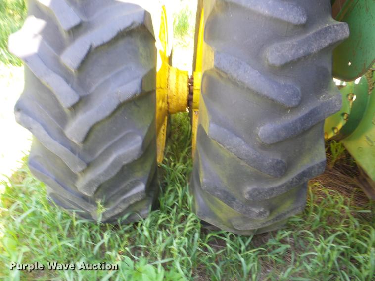 image for item DP9486 1974 John Deere 7520 tractor