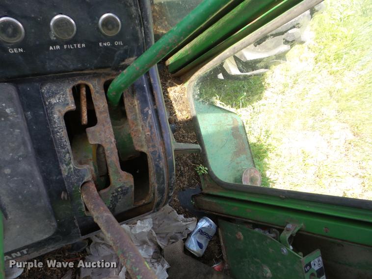 image for item DP9486 1974 John Deere 7520 tractor