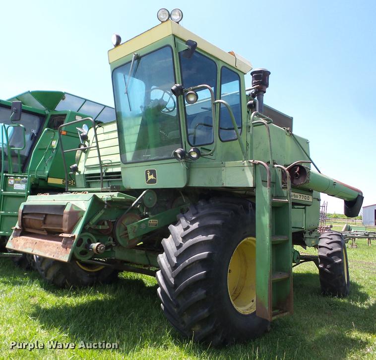 image for item J8627 John Deere 7700 Turbo RWA combine