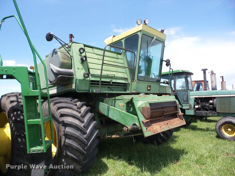 image for item J8627 John Deere 7700 Turbo RWA combine