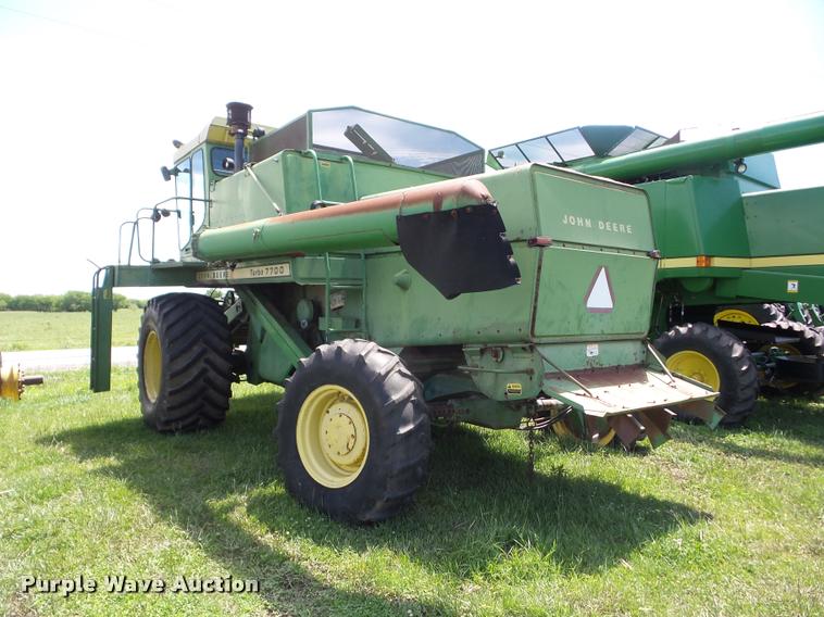 image for item J8627 John Deere 7700 Turbo RWA combine