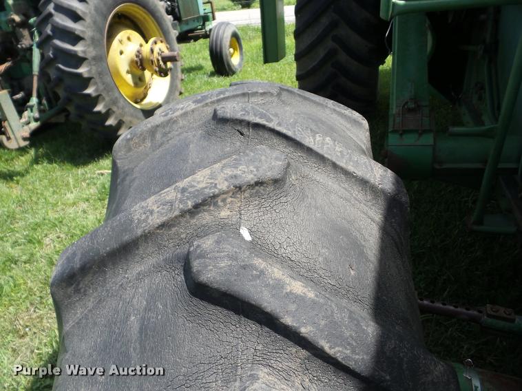 image for item J8627 John Deere 7700 Turbo RWA combine