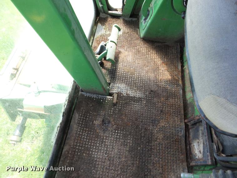 image for item J8627 John Deere 7700 Turbo RWA combine