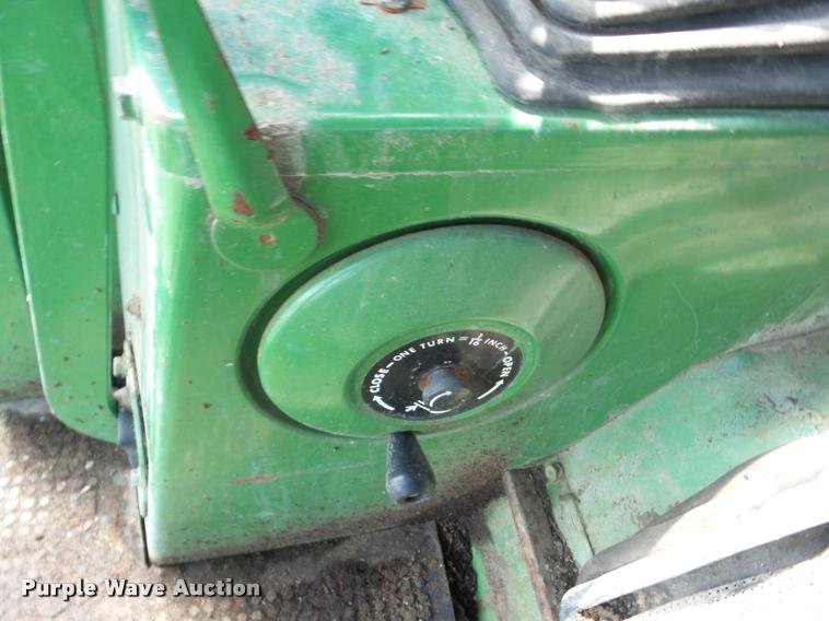 image for item J8627 John Deere 7700 Turbo RWA combine