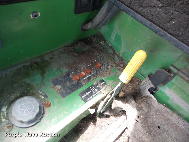 image for item J8627 John Deere 7700 Turbo RWA combine