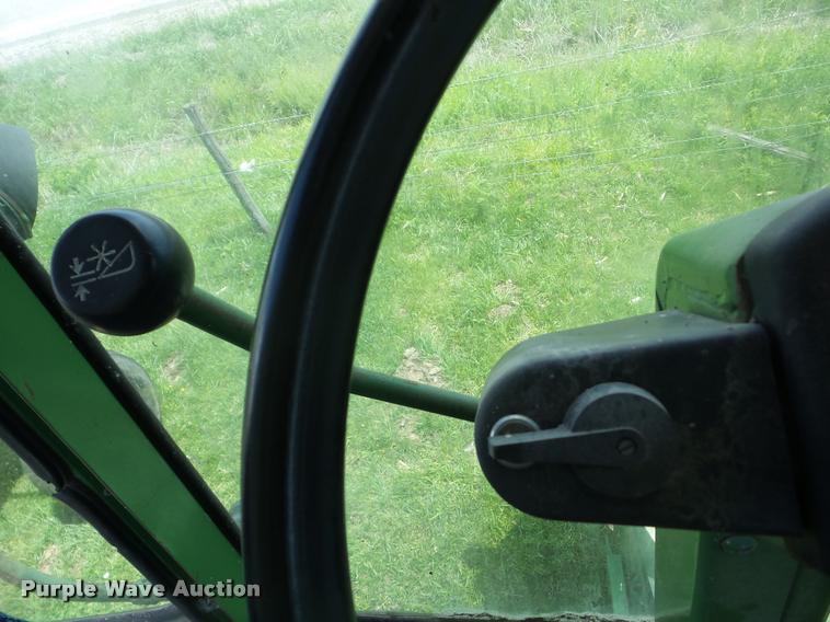 image for item J8627 John Deere 7700 Turbo RWA combine