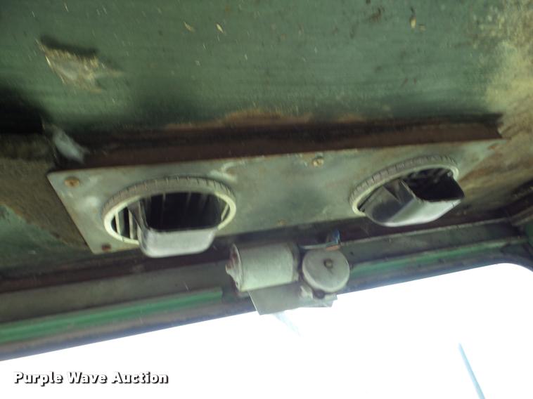 image for item J8627 John Deere 7700 Turbo RWA combine