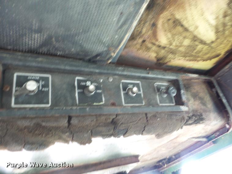 image for item J8627 John Deere 7700 Turbo RWA combine