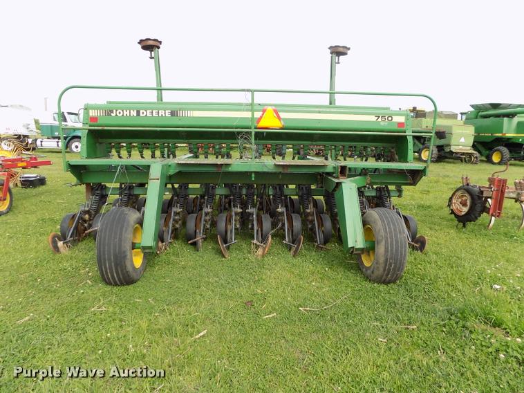 image for item J8628 John Deere 750 grain drill