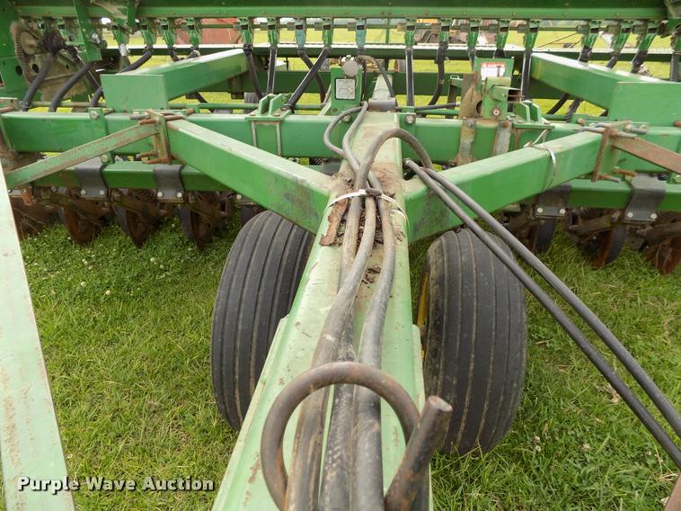 image for item J8628 John Deere 750 grain drill