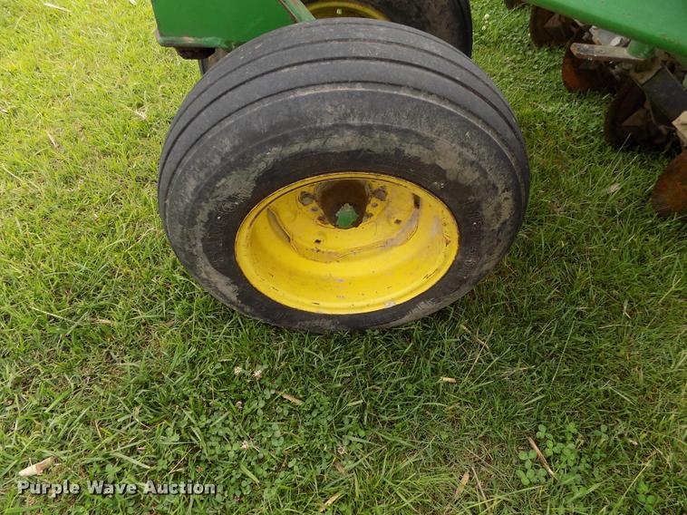 image for item J8628 John Deere 750 grain drill