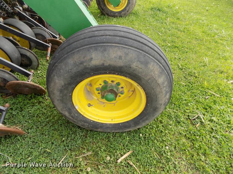 image for item J8628 John Deere 750 grain drill