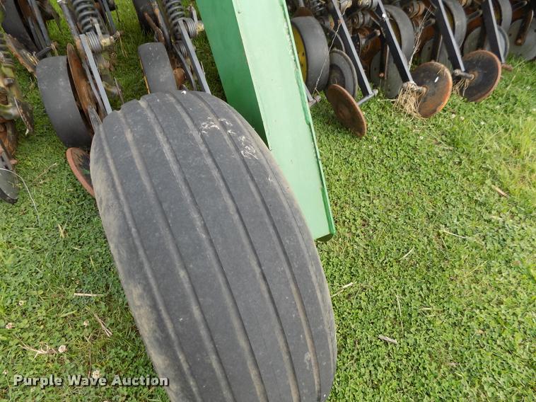 image for item J8628 John Deere 750 grain drill