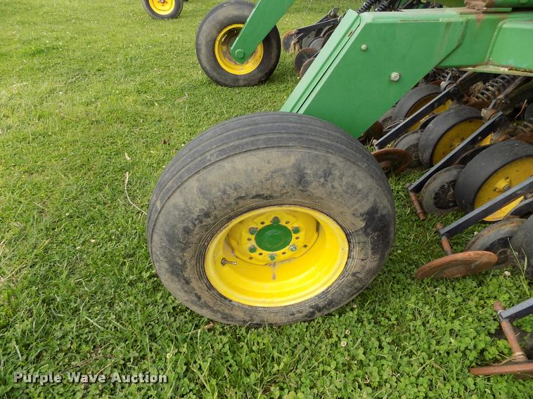 image for item J8628 John Deere 750 grain drill