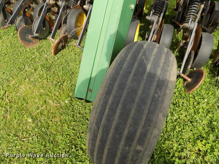image for item J8628 John Deere 750 grain drill