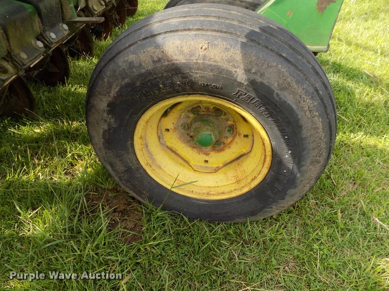 image for item J8628 John Deere 750 grain drill