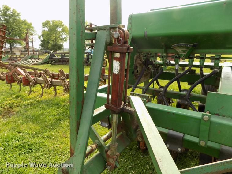 image for item J8628 John Deere 750 grain drill