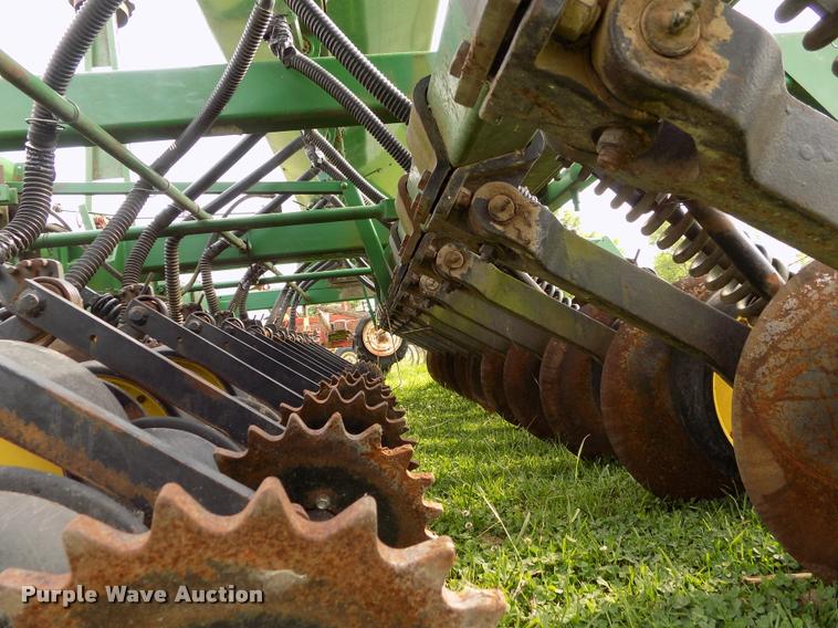 image for item J8628 John Deere 750 grain drill