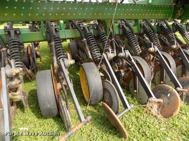 image for item J8628 John Deere 750 grain drill