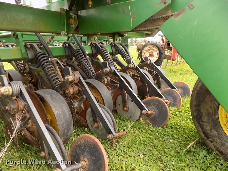 image for item J8628 John Deere 750 grain drill