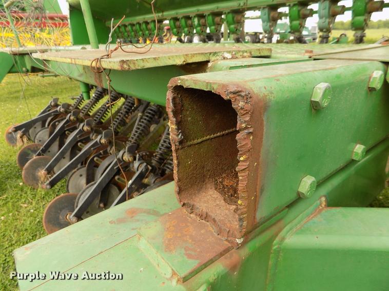 image for item J8628 John Deere 750 grain drill