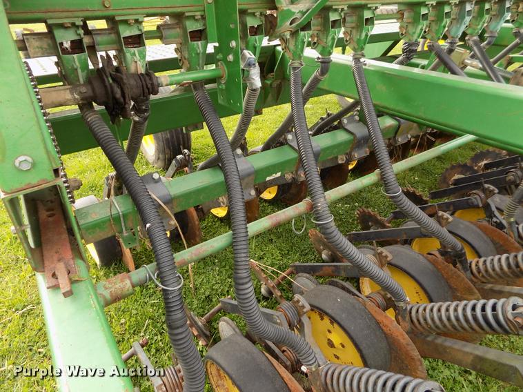 image for item J8628 John Deere 750 grain drill