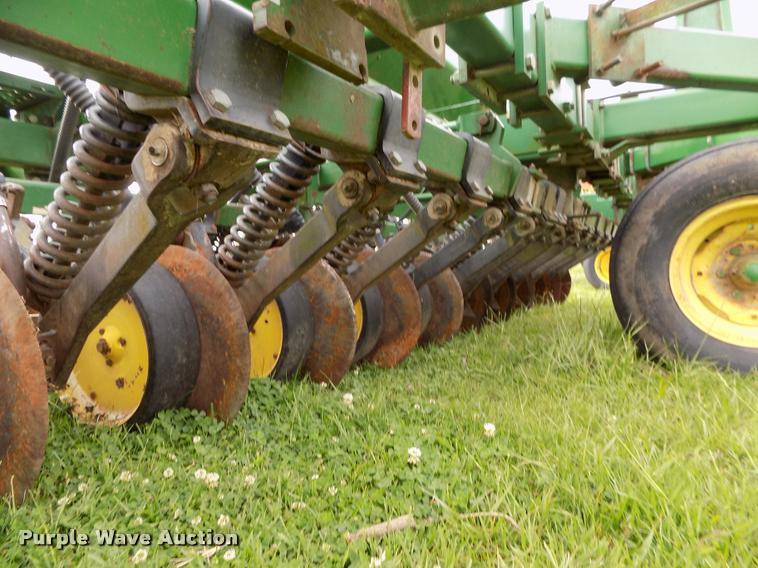 image for item J8628 John Deere 750 grain drill