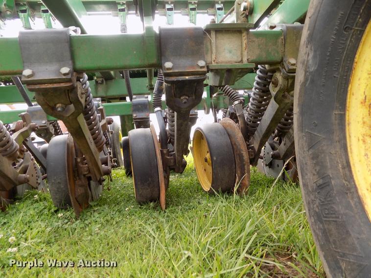 image for item J8628 John Deere 750 grain drill