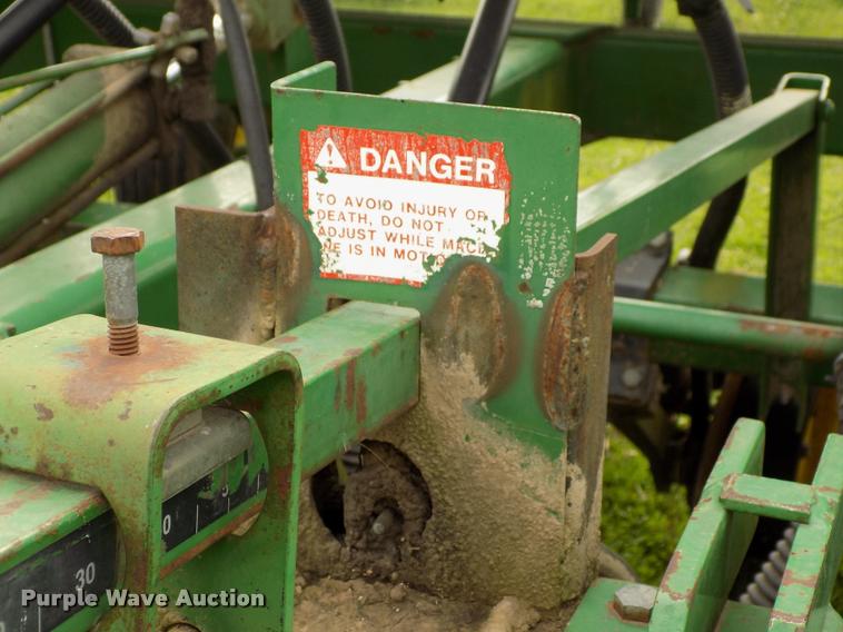 image for item J8628 John Deere 750 grain drill