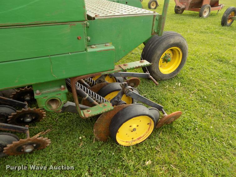 image for item J8628 John Deere 750 grain drill