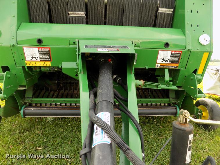 image for item J8629 2012 John Deere 568 Mega Wide Plus round baler