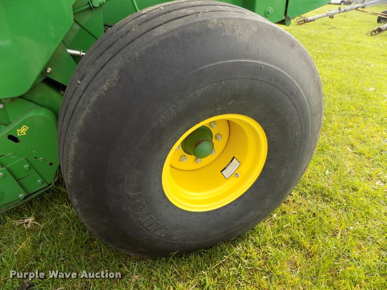 image for item J8629 2012 John Deere 568 Mega Wide Plus round baler