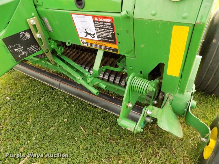 image for item J8629 2012 John Deere 568 Mega Wide Plus round baler