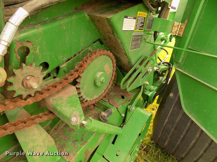 image for item J8629 2012 John Deere 568 Mega Wide Plus round baler