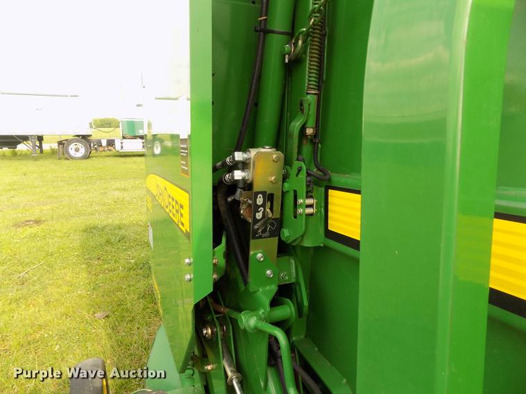 image for item J8629 2012 John Deere 568 Mega Wide Plus round baler
