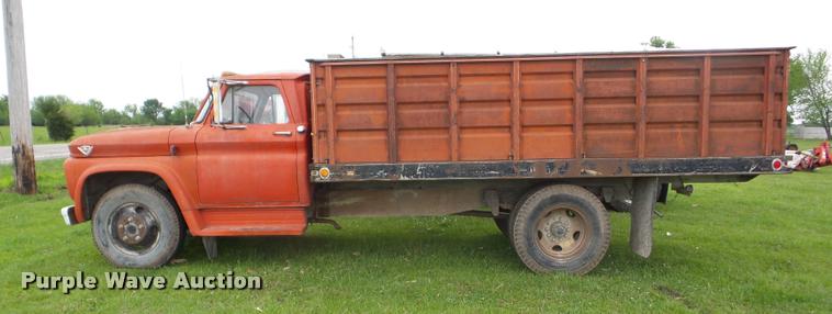 image for item J8630 1966 GMC grain truck