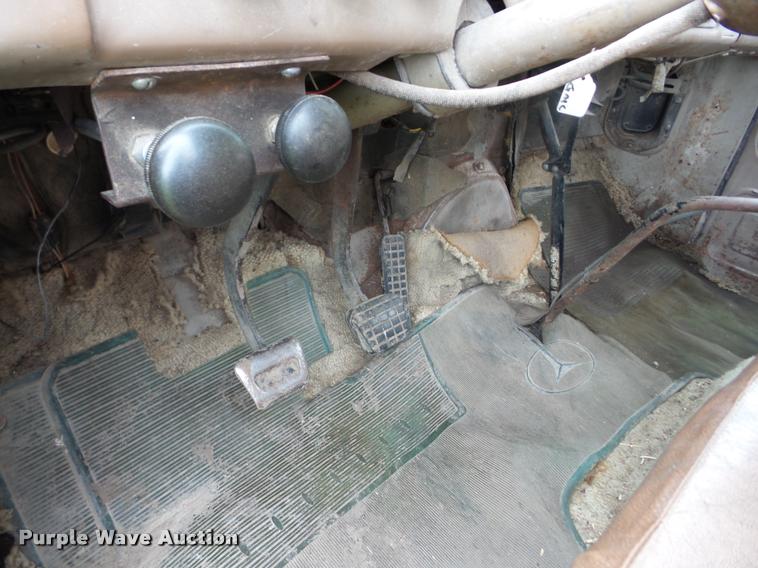 image for item J8630 1966 GMC grain truck