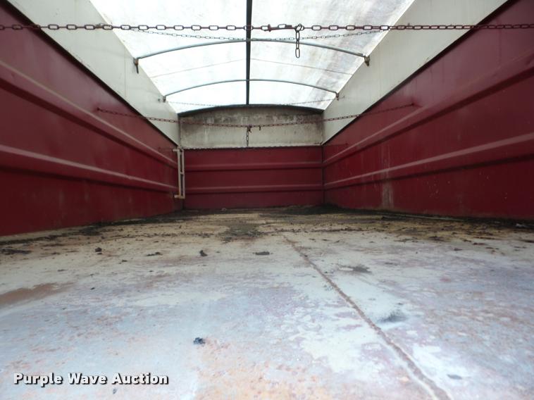 image for item J8631 1974 Ford 900 grain truck