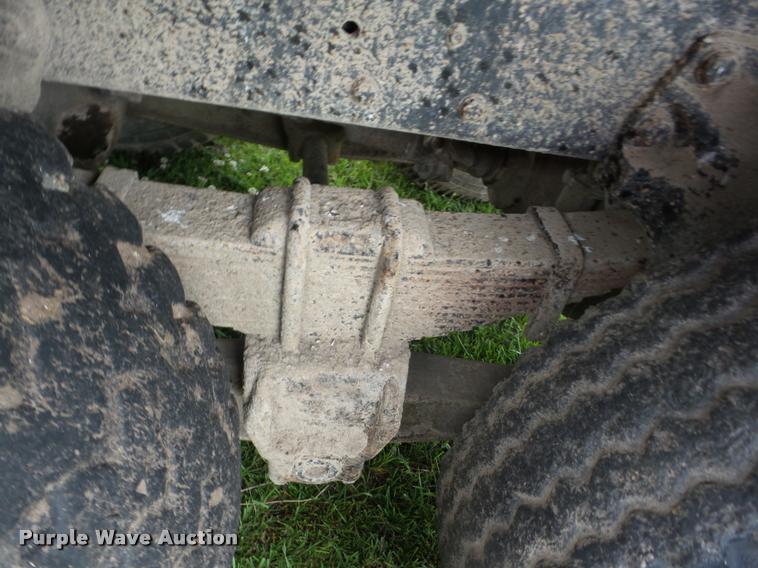 image for item J8631 1974 Ford 900 grain truck