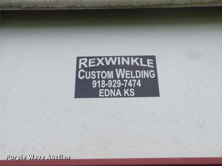 image for item J8631 1974 Ford 900 grain truck