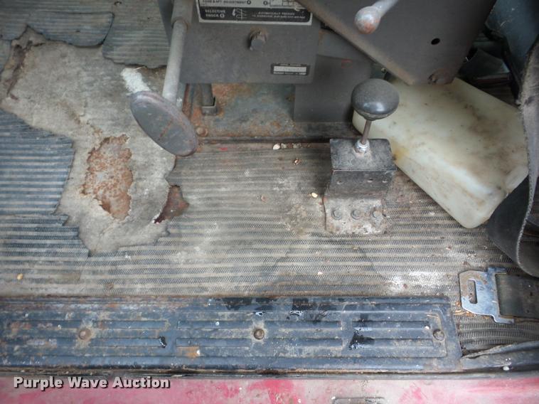 image for item J8631 1974 Ford 900 grain truck