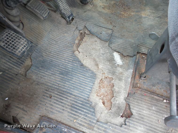 image for item J8631 1974 Ford 900 grain truck