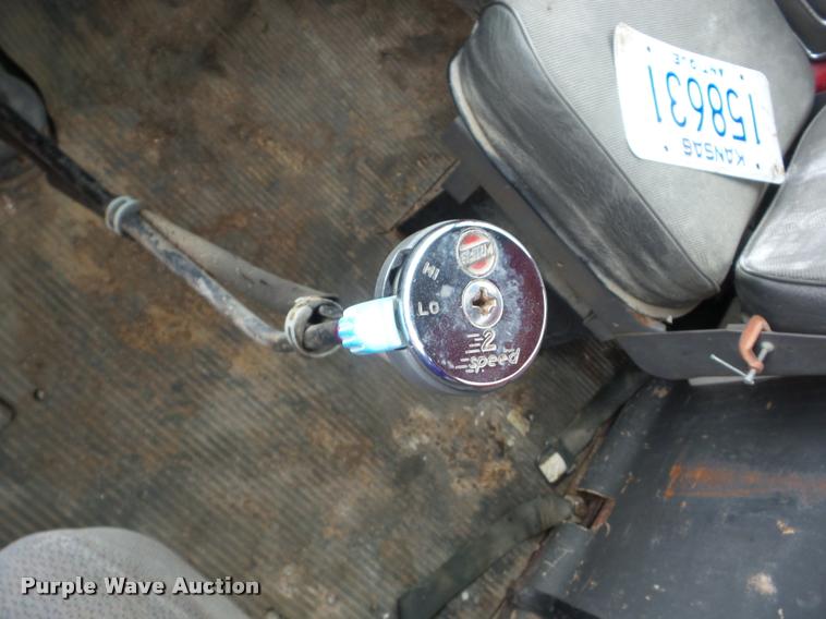 image for item J8631 1974 Ford 900 grain truck