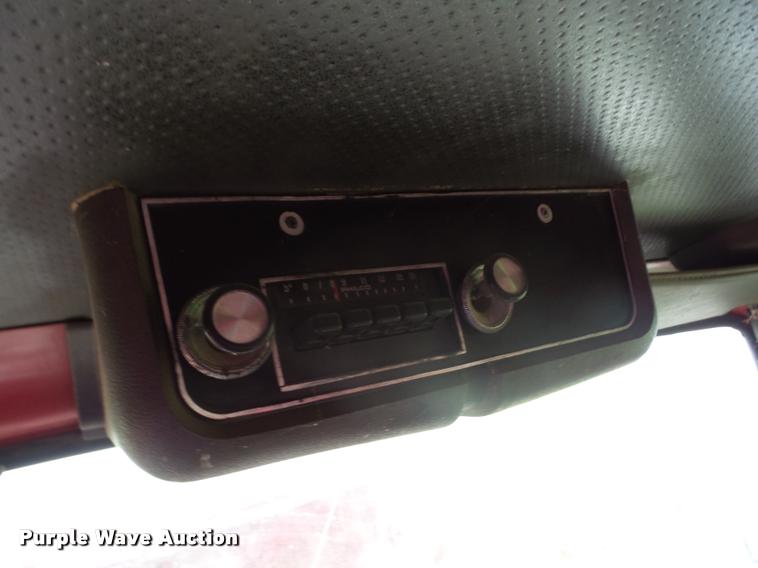 image for item J8631 1974 Ford 900 grain truck