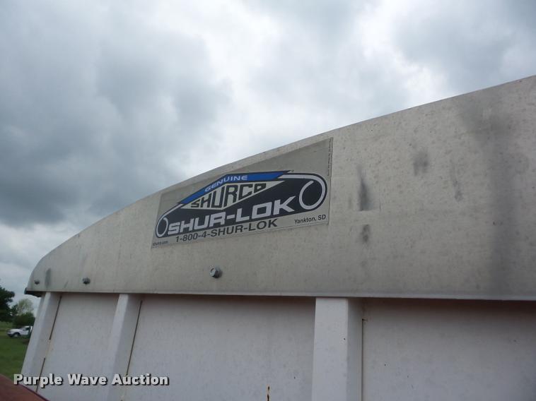 image for item J8631 1974 Ford 900 grain truck