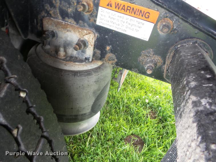 image for item J8633 2005 Freightliner Columbia semi truck