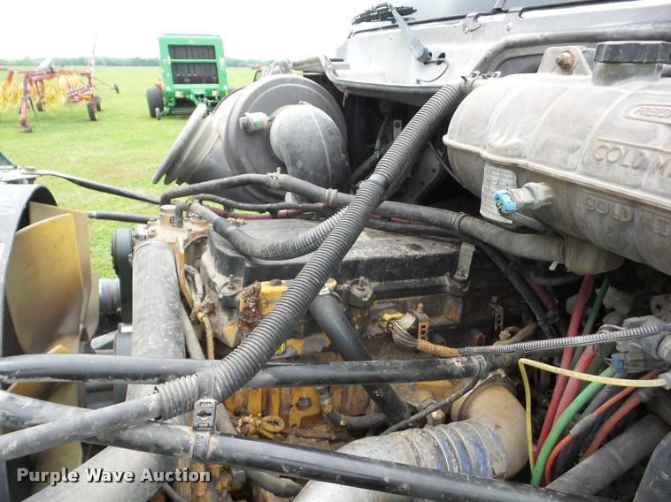 image for item J8633 2005 Freightliner Columbia semi truck