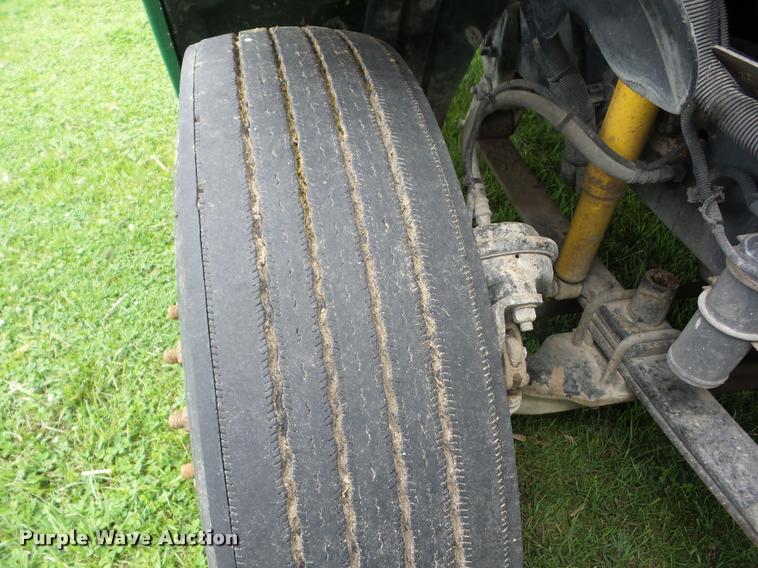 image for item J8633 2005 Freightliner Columbia semi truck