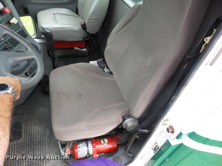 image for item J8633 2005 Freightliner Columbia semi truck